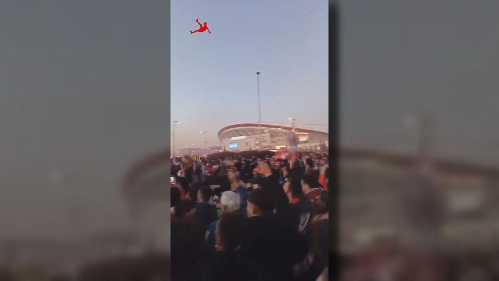 Vinícius pide "castigo" a los insultos racistas junto al Metropolitano