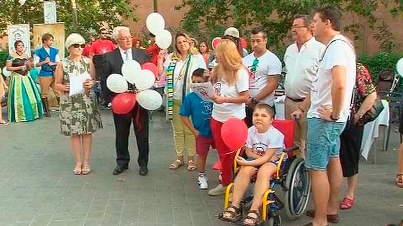 Sánchez Martos muestra su compromiso con los pacientes de la enfermedad de Duchesne