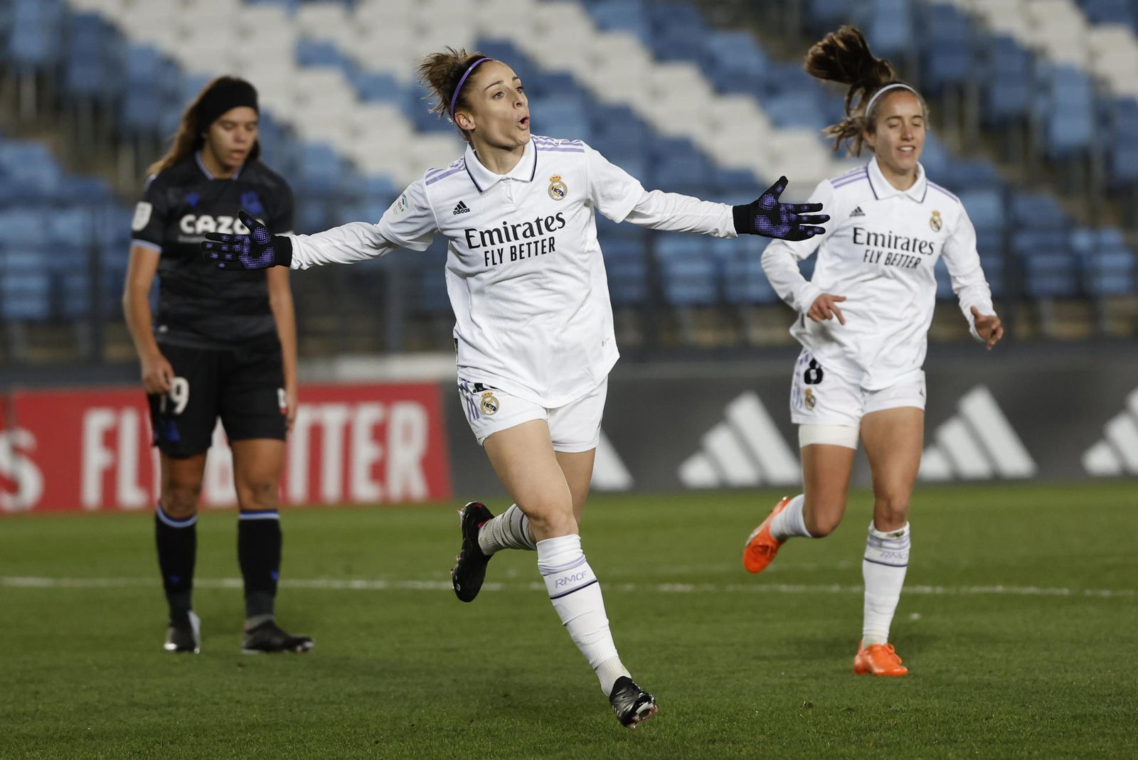 La delantera del Real Madrid Esther González celebra tras marcar el cuarto gol ante la Real Sociedad