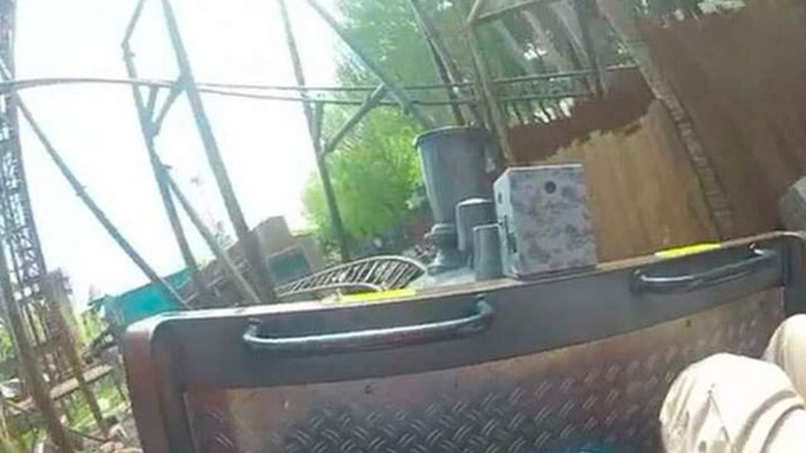 Investigan la causa del accidente de la montaña rusa