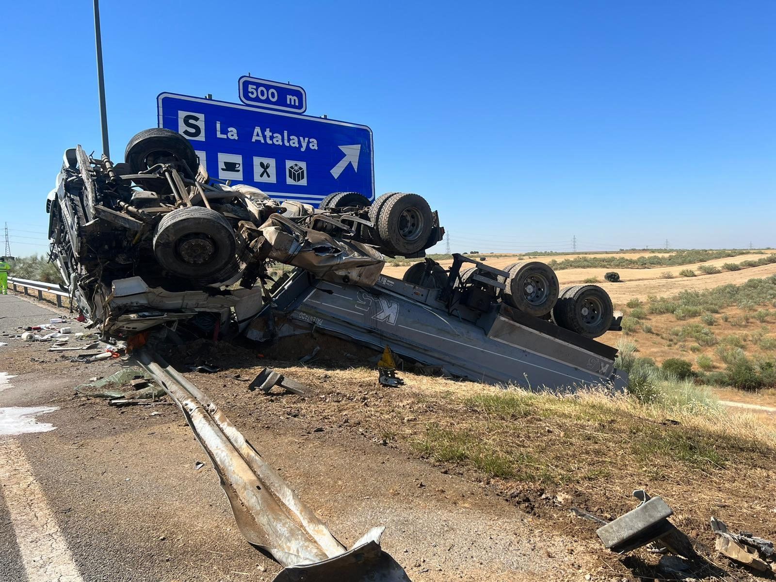 Estado del camión volcado en la M-50