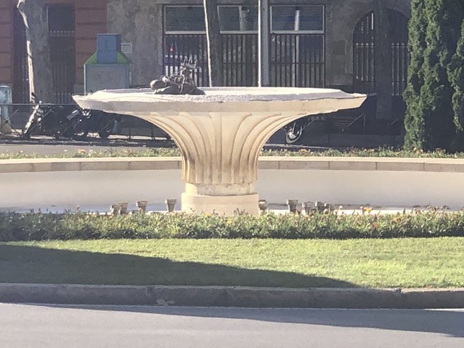 Fuente de la plaza de Mariano de Cavia sin sus característicos patos