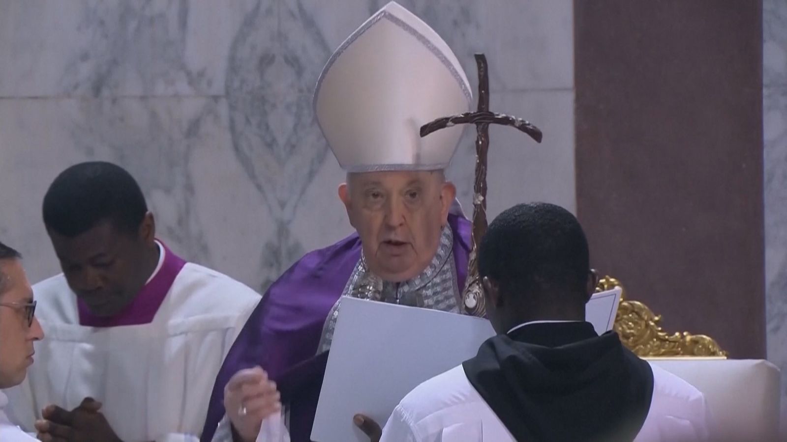 Francisco agradece en un audio las oraciones por su salud durante el rezo del Rosario en el Vaticano