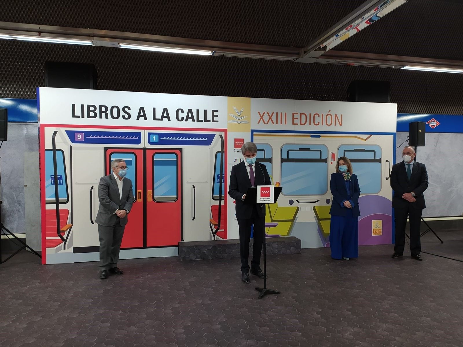 Hasta 7.200 láminas para leer en el metro y en el bus de Madrid con 'Libros a la calle'