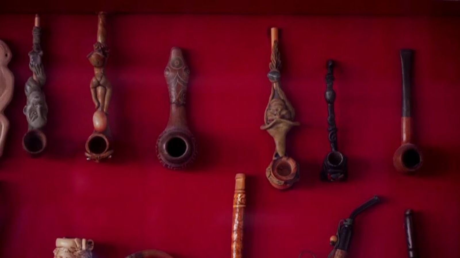 Y una curiosa colección de pipas... aunque Cristina, no fuma.