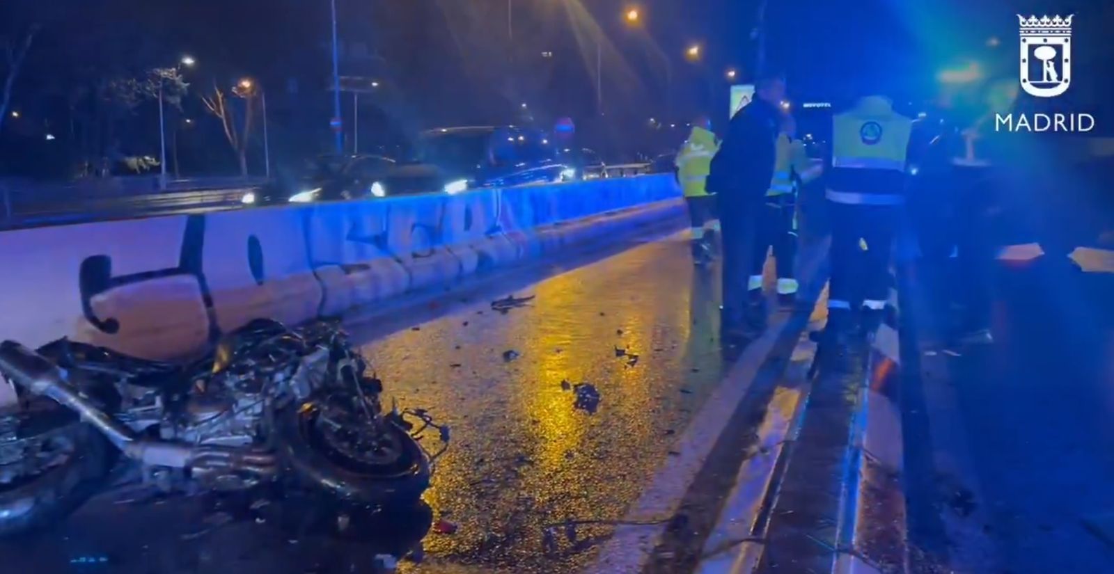Herido grave un motorista tras salir despedido al chocar contra un coche en O'Donnell