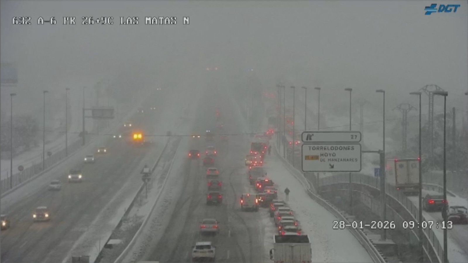 Mejora la situación en la A-6 por la nieve pero se aconseja evitarla