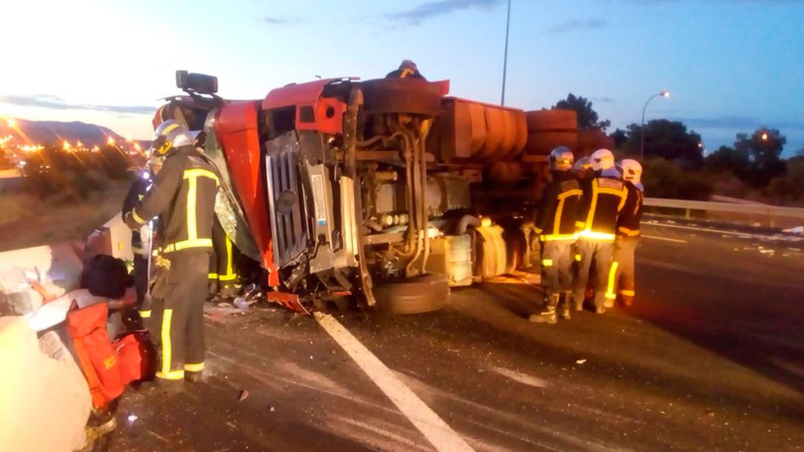 Vuelco de un camión en El escorial