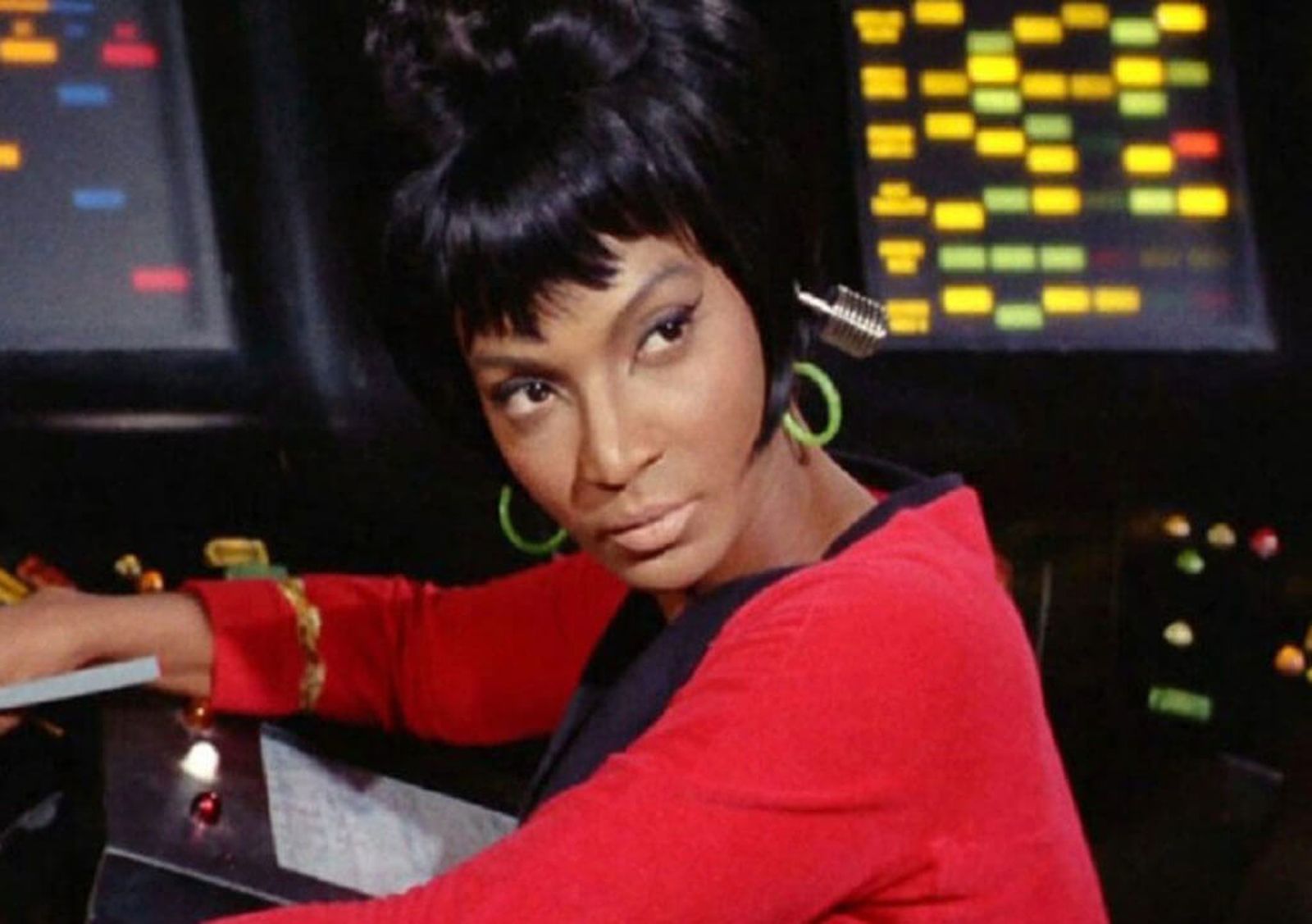 Nichelle Nichols como Nyota Uhura de Star Trek