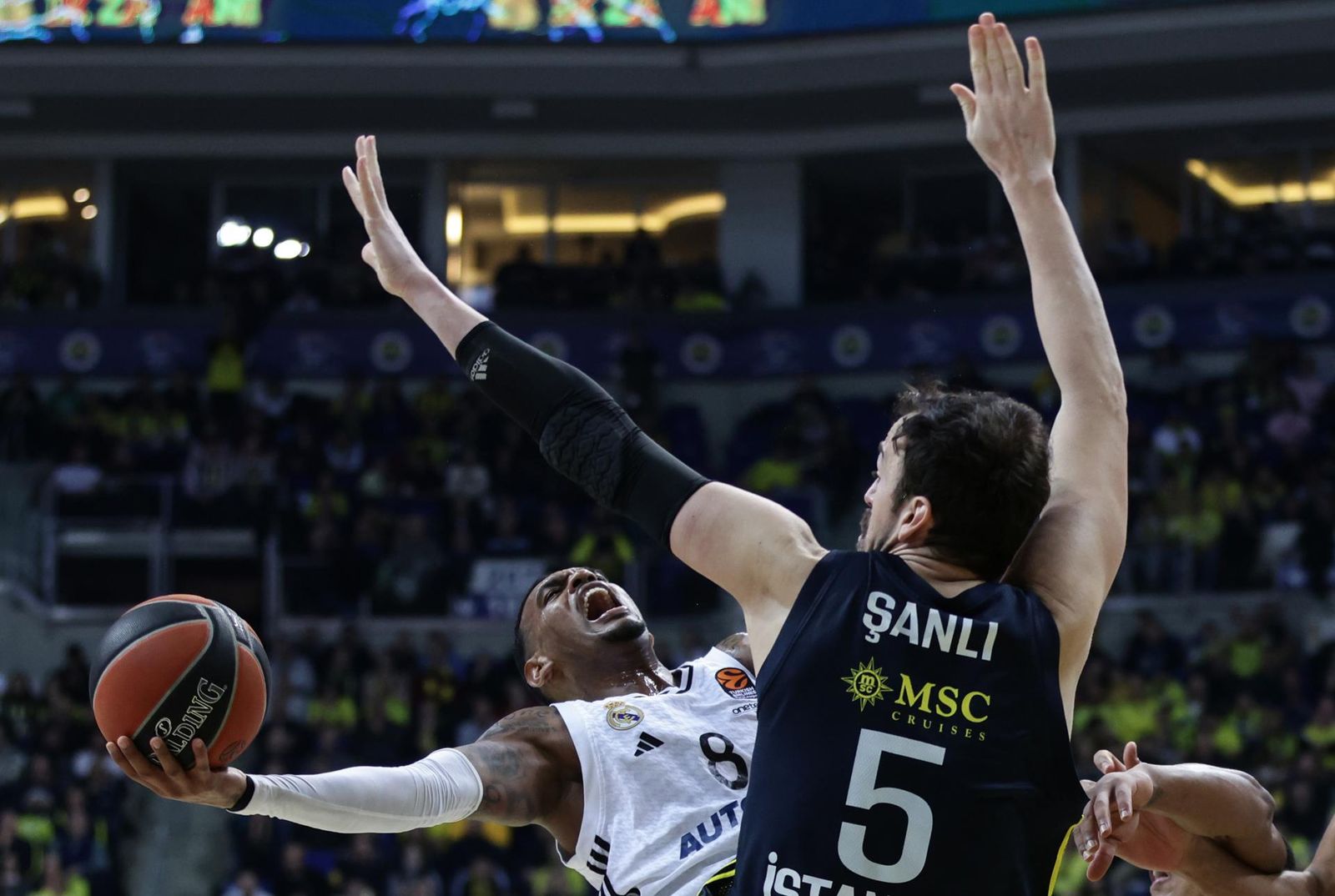 Xavier Rathan-Mayes ante Fenerbahce