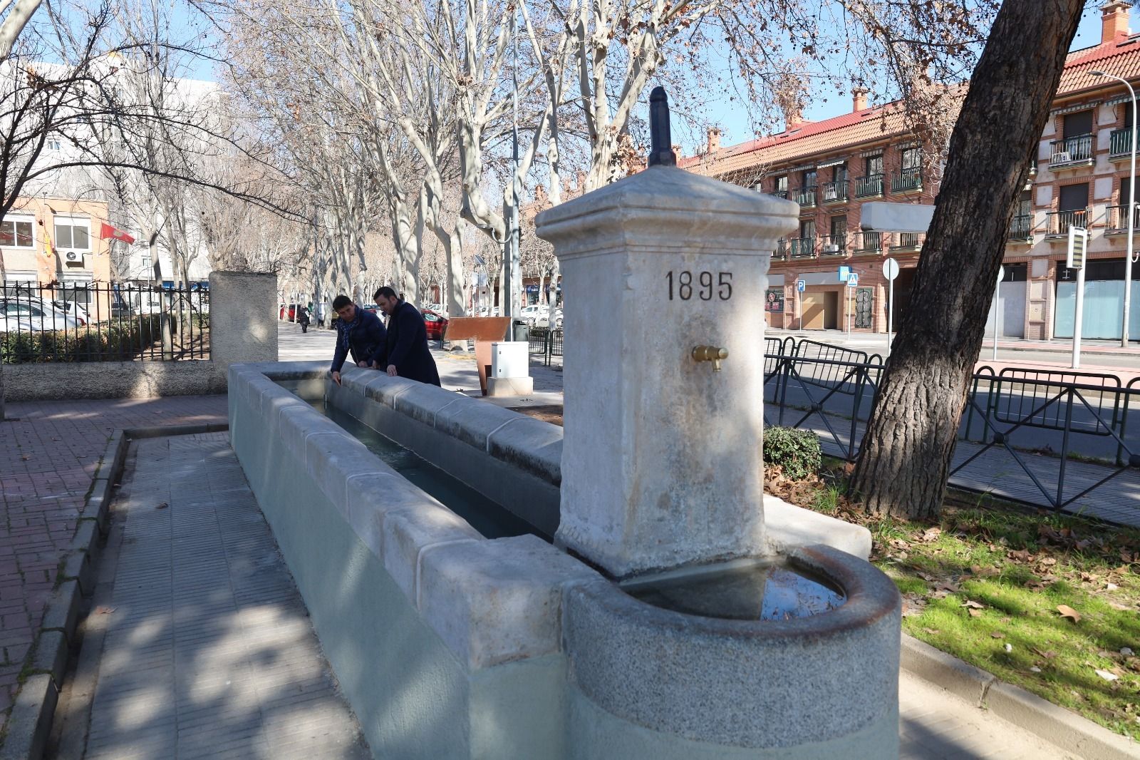 Fuente abrevadero del siglo XIX de la Puerta del Vado en Alcalá de Henares