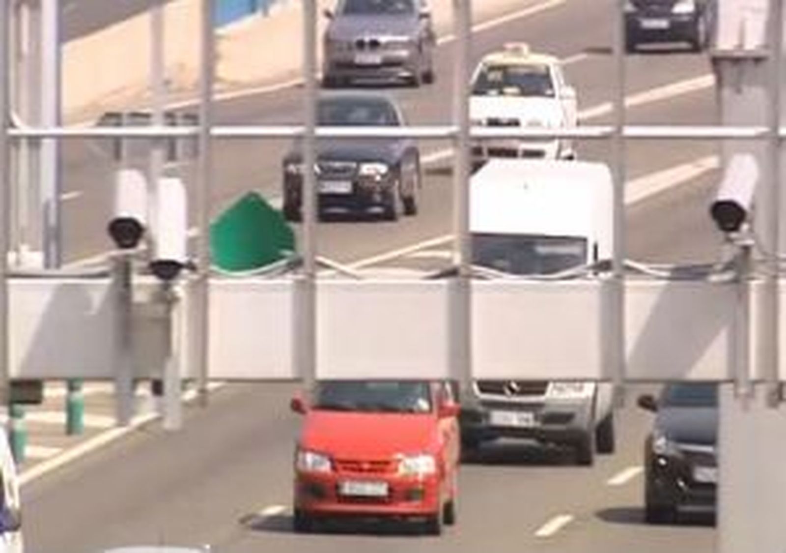El Ayuntamiento coloca un radar al kilómetro 6,7  de la M-30, frente al parque de Fuente del Berro