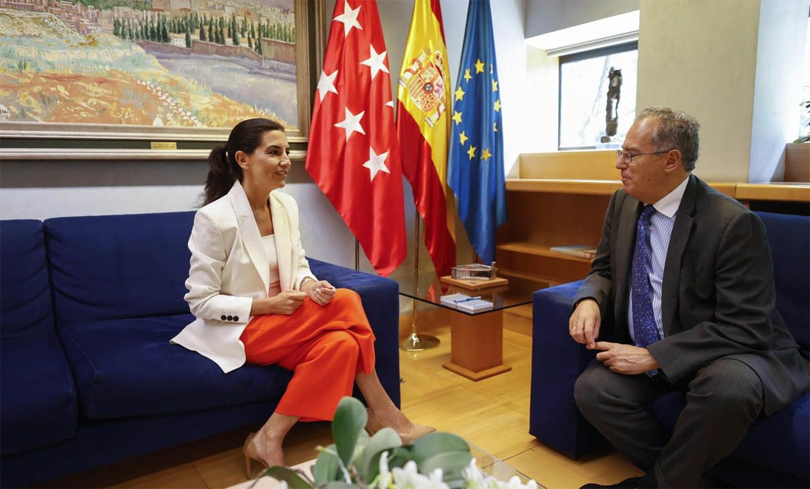 Vox apoyará la investidura de Ayuso mientras Lobato "fiscalizará" la acción de Gobierno