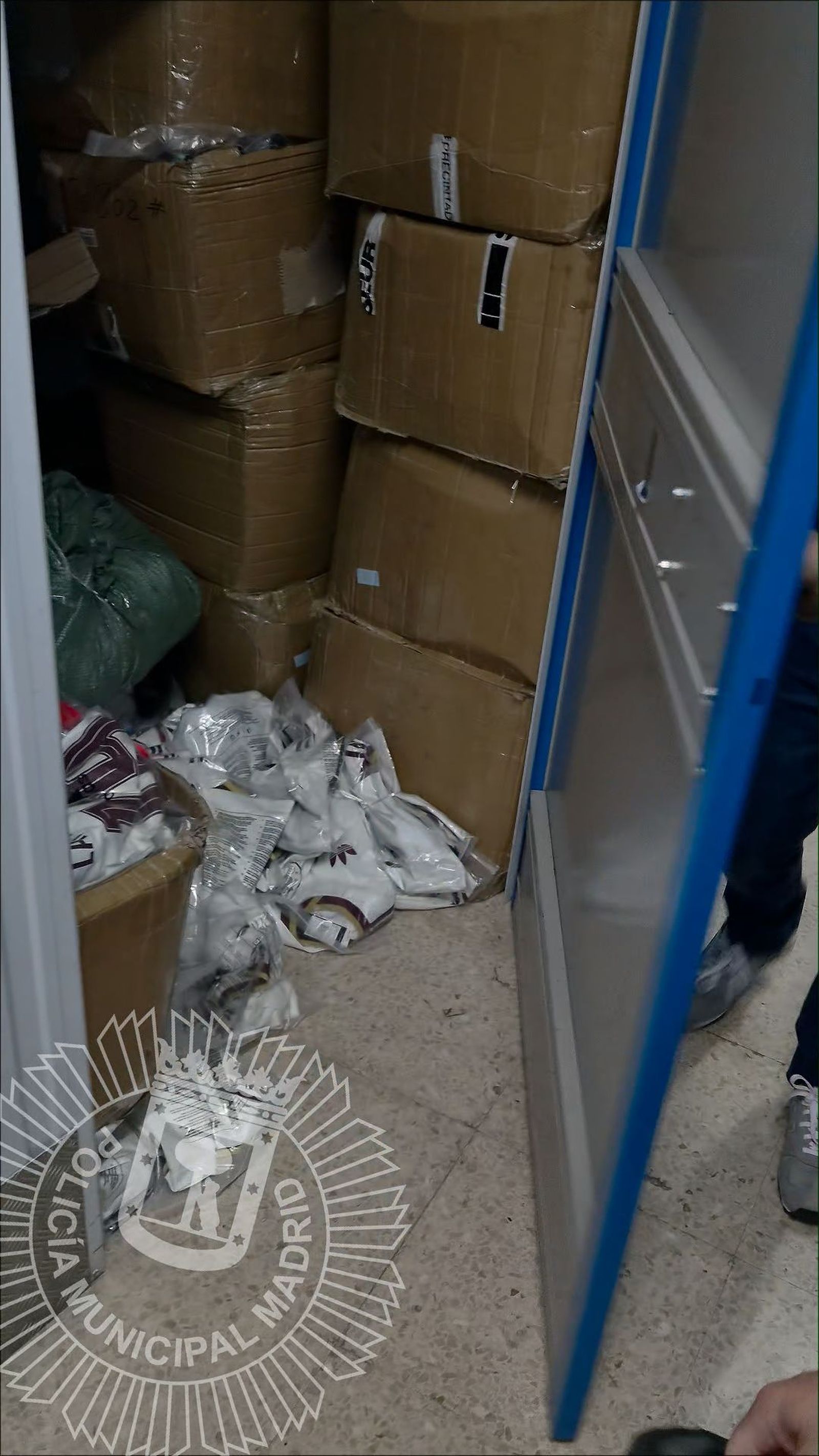 Dos detenidos por falsificar cerca de 7.000 camisetas de las selecciones del Mundial de fútbol