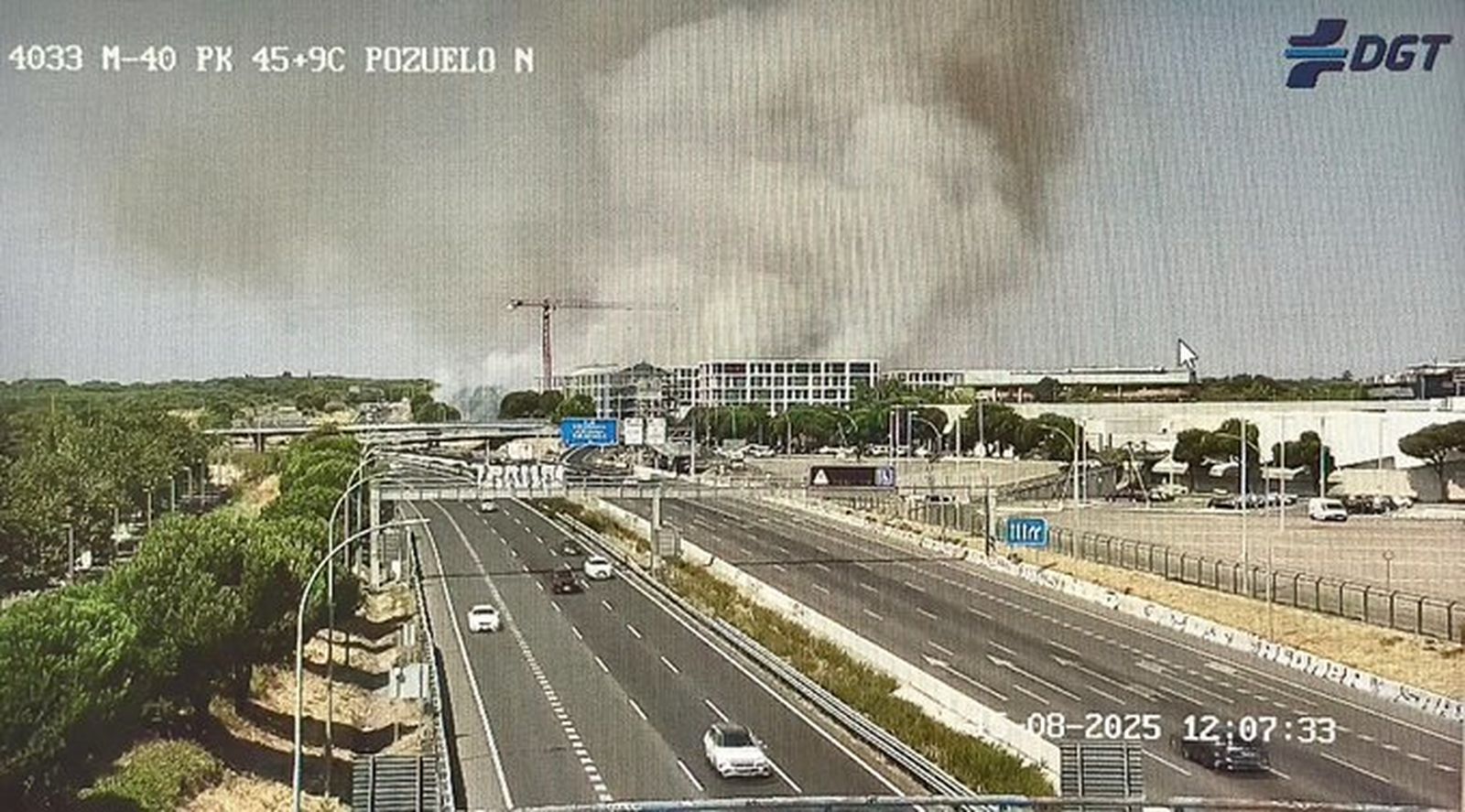 Incendio de vegetación en las proximidades de la M-40 a la altura de Pozuelo