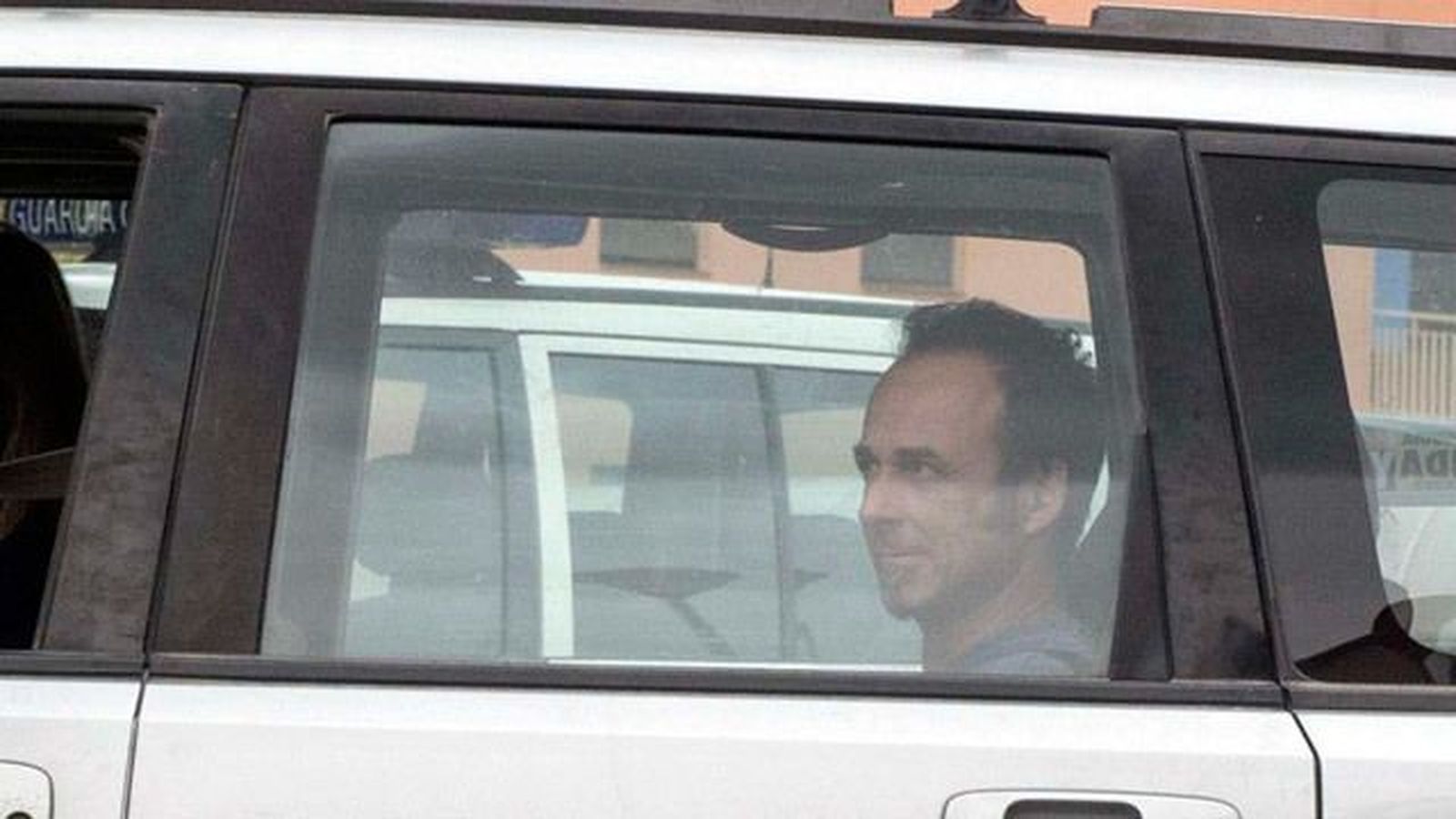La expareja de Juana Rivas abandona con sus hijos la comandancia de la Guardia Civil