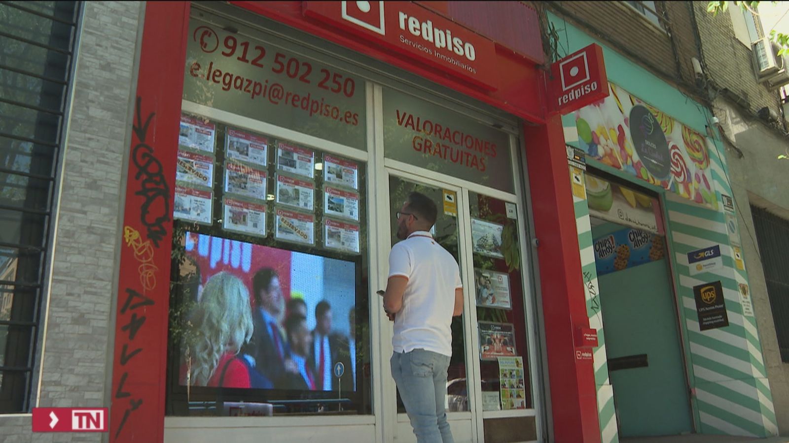 Escaparate de una agencia inmobiliaria