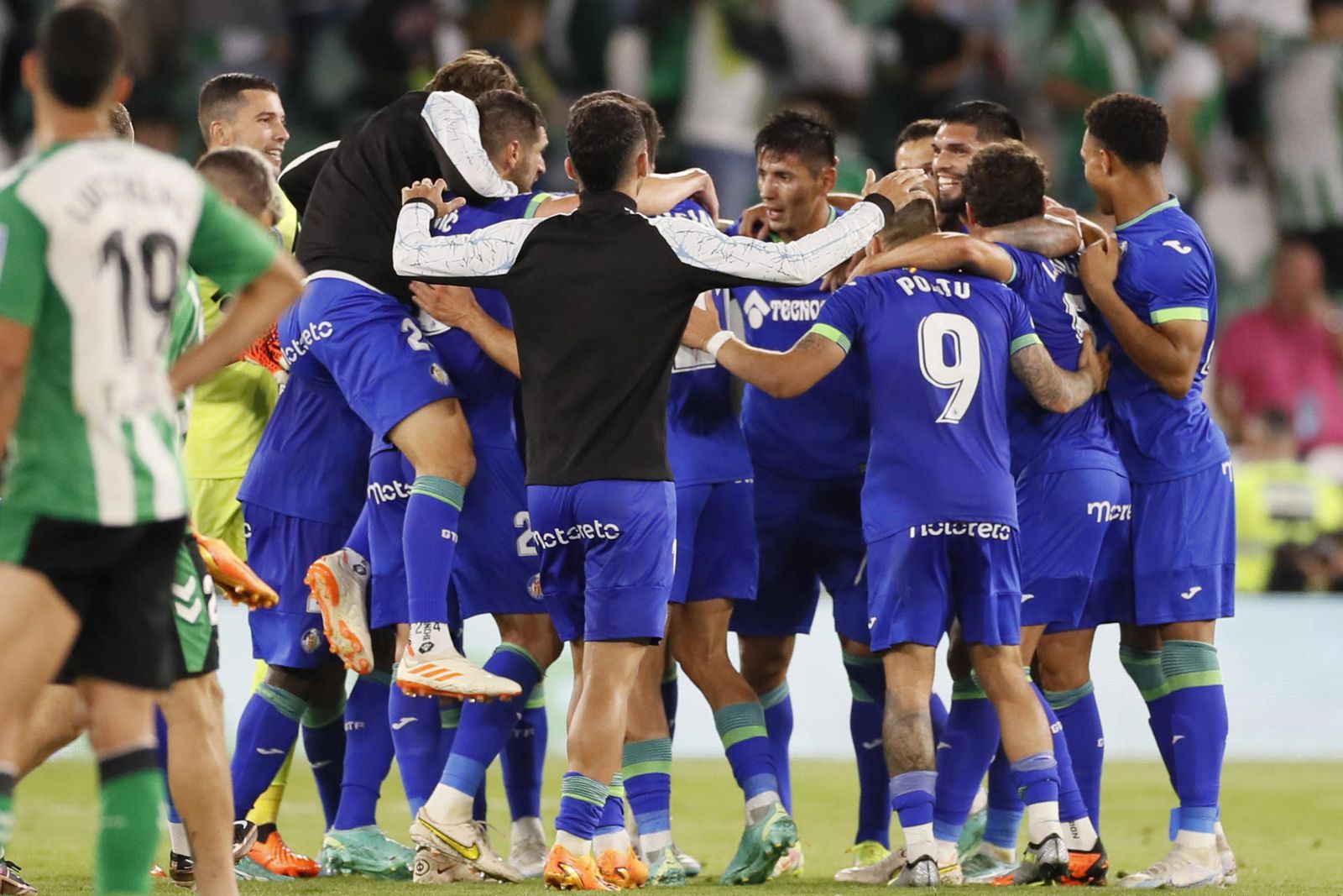Alderete le da aire al Getafe ante un Betis inoperante