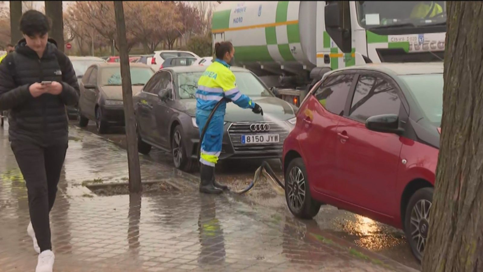Lluvia de barro en Madrid: así se limpian las calles de la capital para que todo vuelva a ser como antes