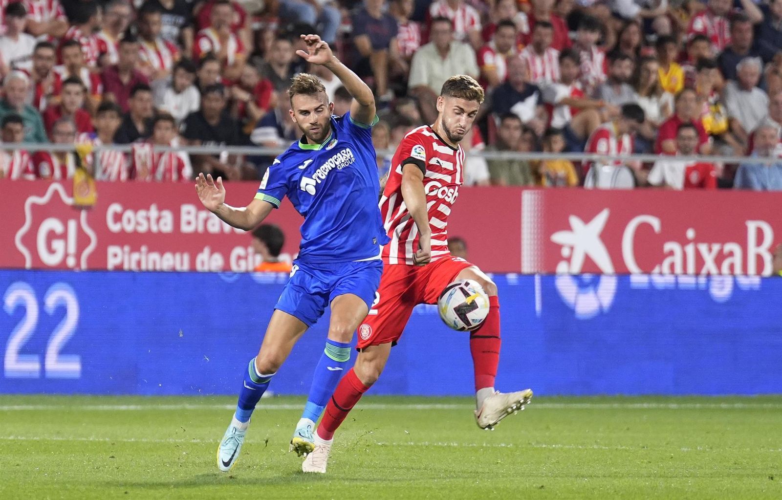 Borja Mayoral ante el Girona