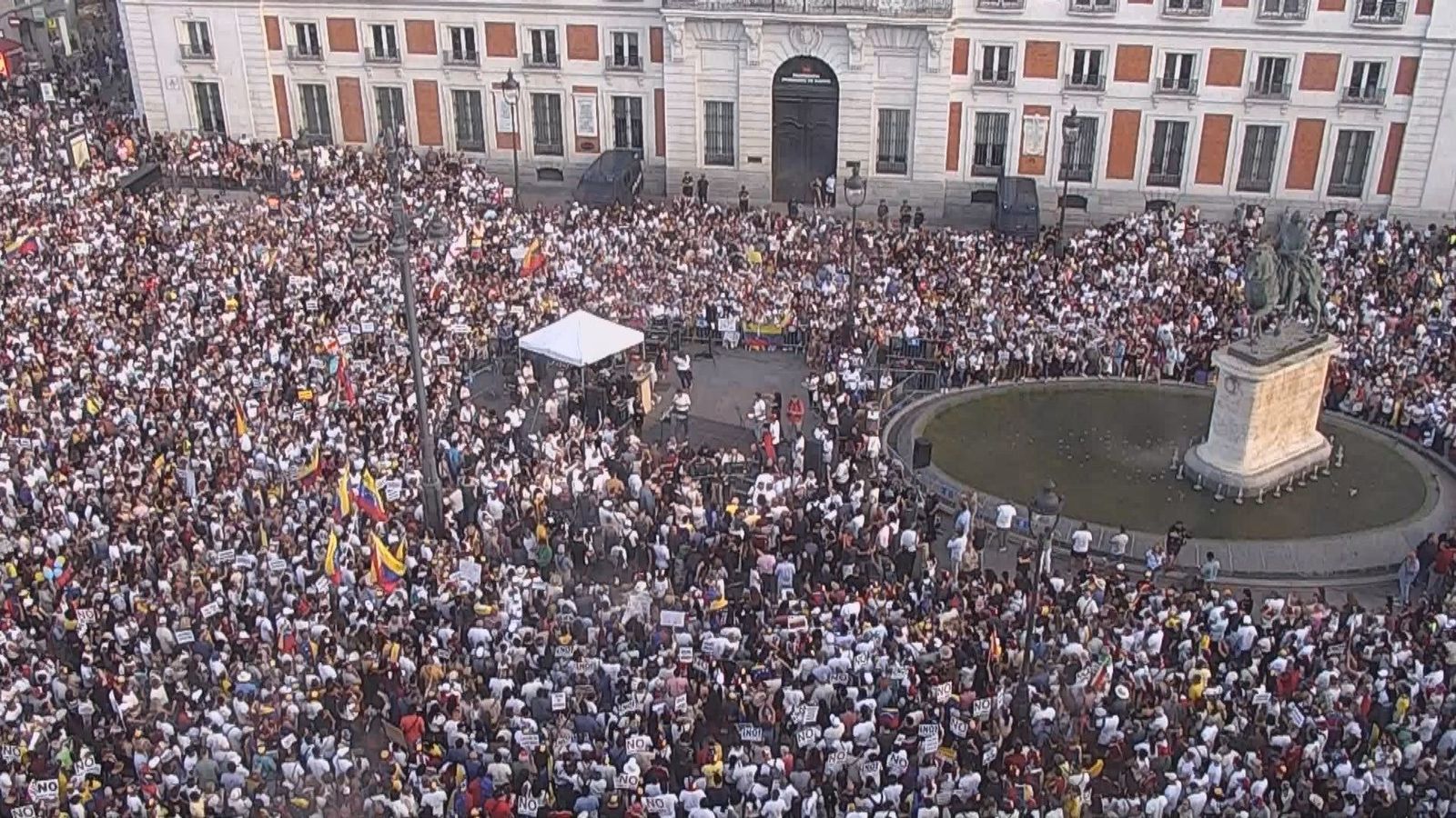 Miles de venezolanos protestan en Madrid como muestra de su "batalla épica" contra Maduro