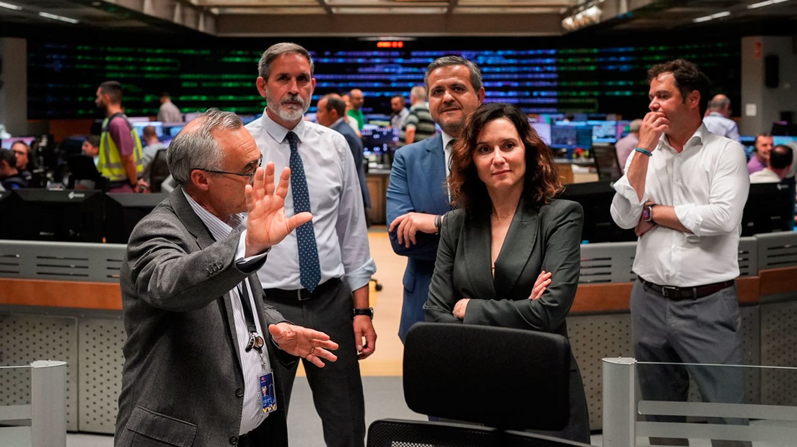 Ayuso  visita el  Puesto de Control Central del Metro de Madrid