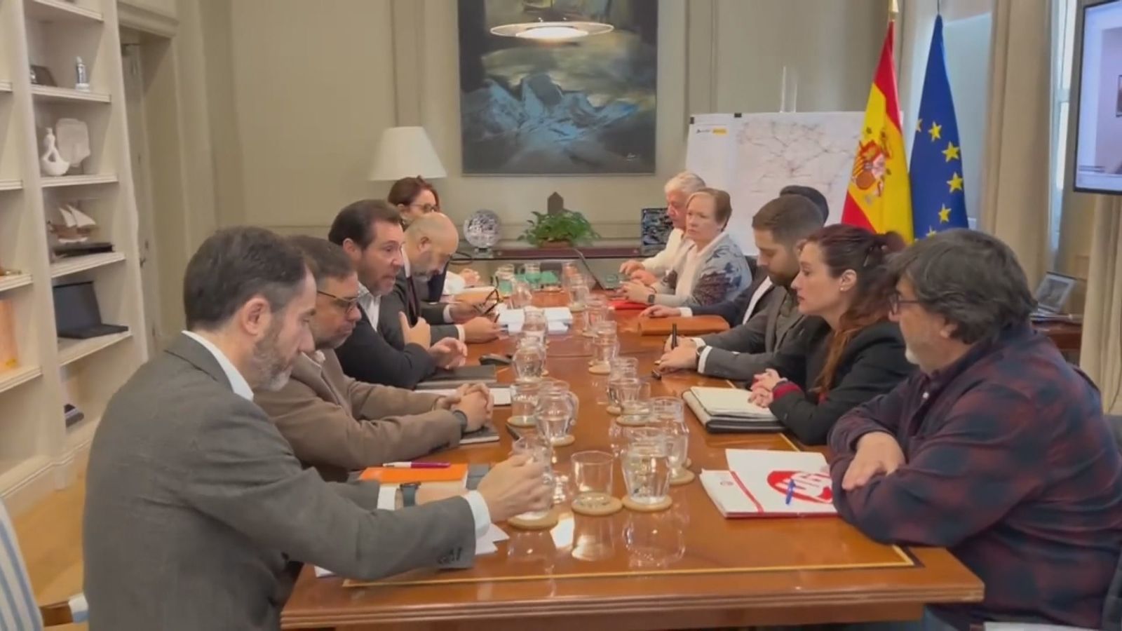 Los sindicatos mantienen la huelga tras una nueva reunión con Puente aunque seguirán negociando el fin de semana