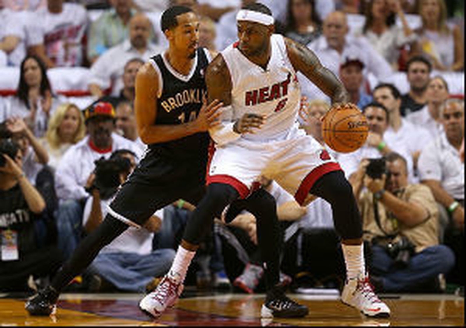 Lebron James ante los Nets