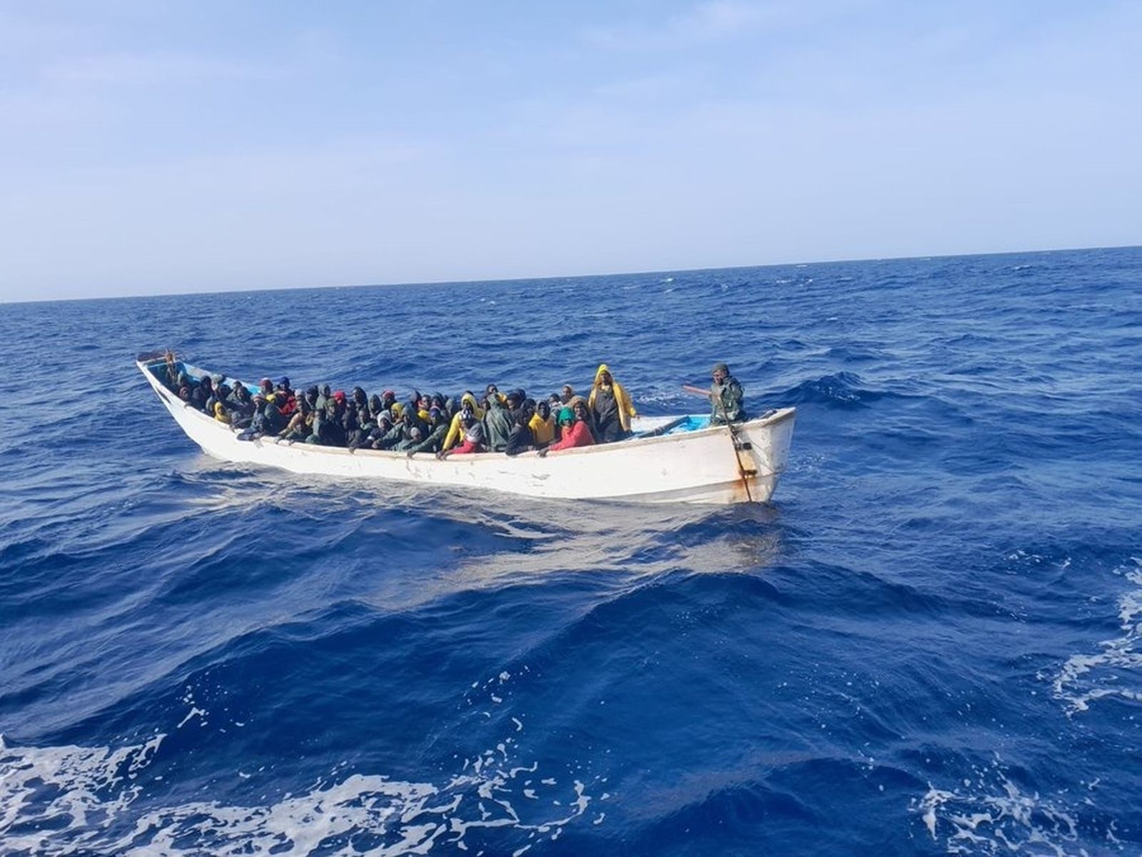 Cayuco rescatado por Salvamento Marítimo