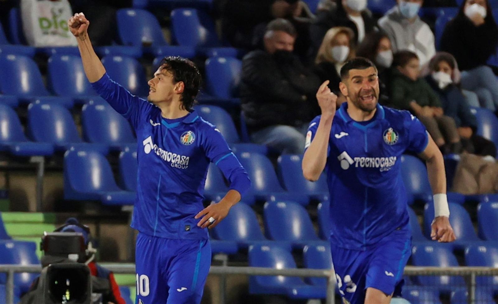 Enes Ünal celebra un gol ante el Levante