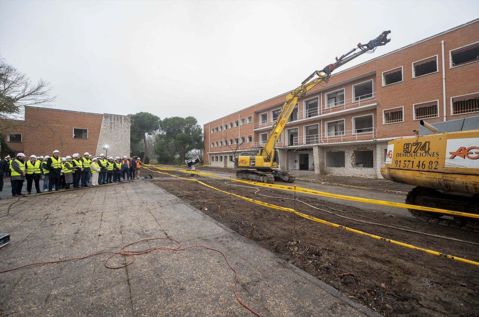 PP y PSOE se enzarzan en el Congreso por la demolición de los cuarteles de Campamento