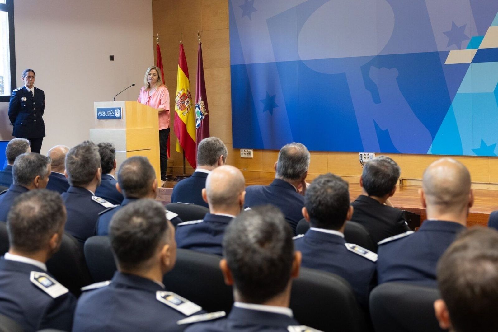 Quince nuevos inspectores de Policía Municipal de Madrid reciben sus despachos tras superar la promoción interna