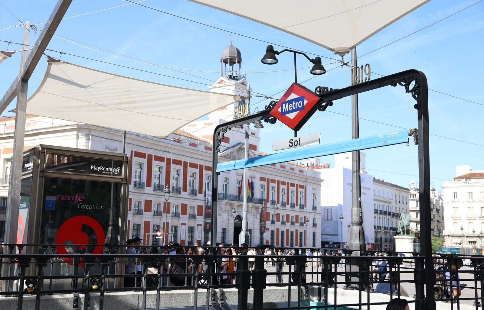 Entrada de la estación de Metro de Sol en Madrid