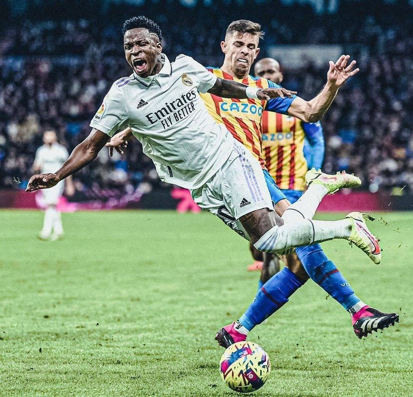 Patada de Paulista a Vinicius