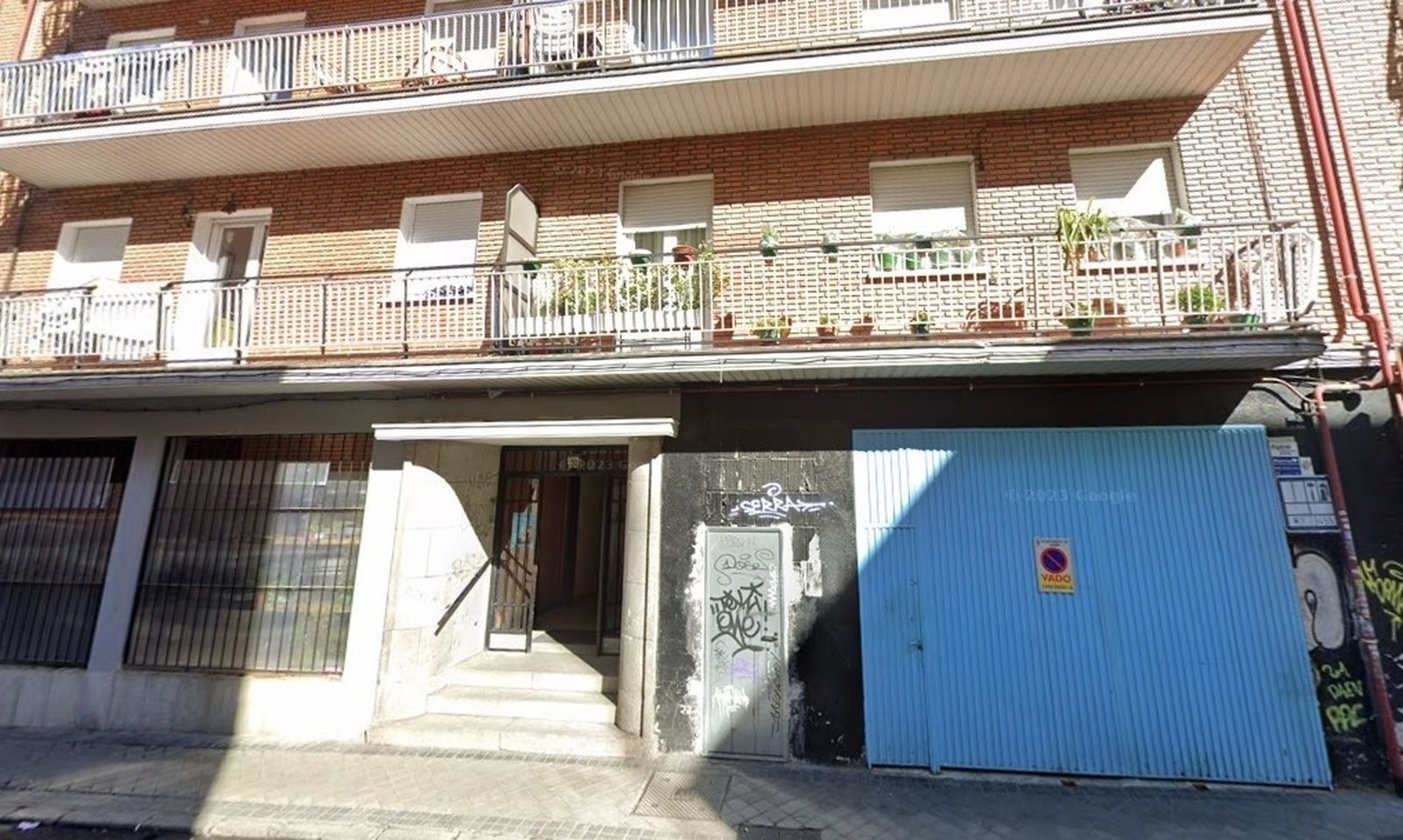 Detenidos un hombre por apuñalar a un amigo y su novia por morder a un policía en Latina