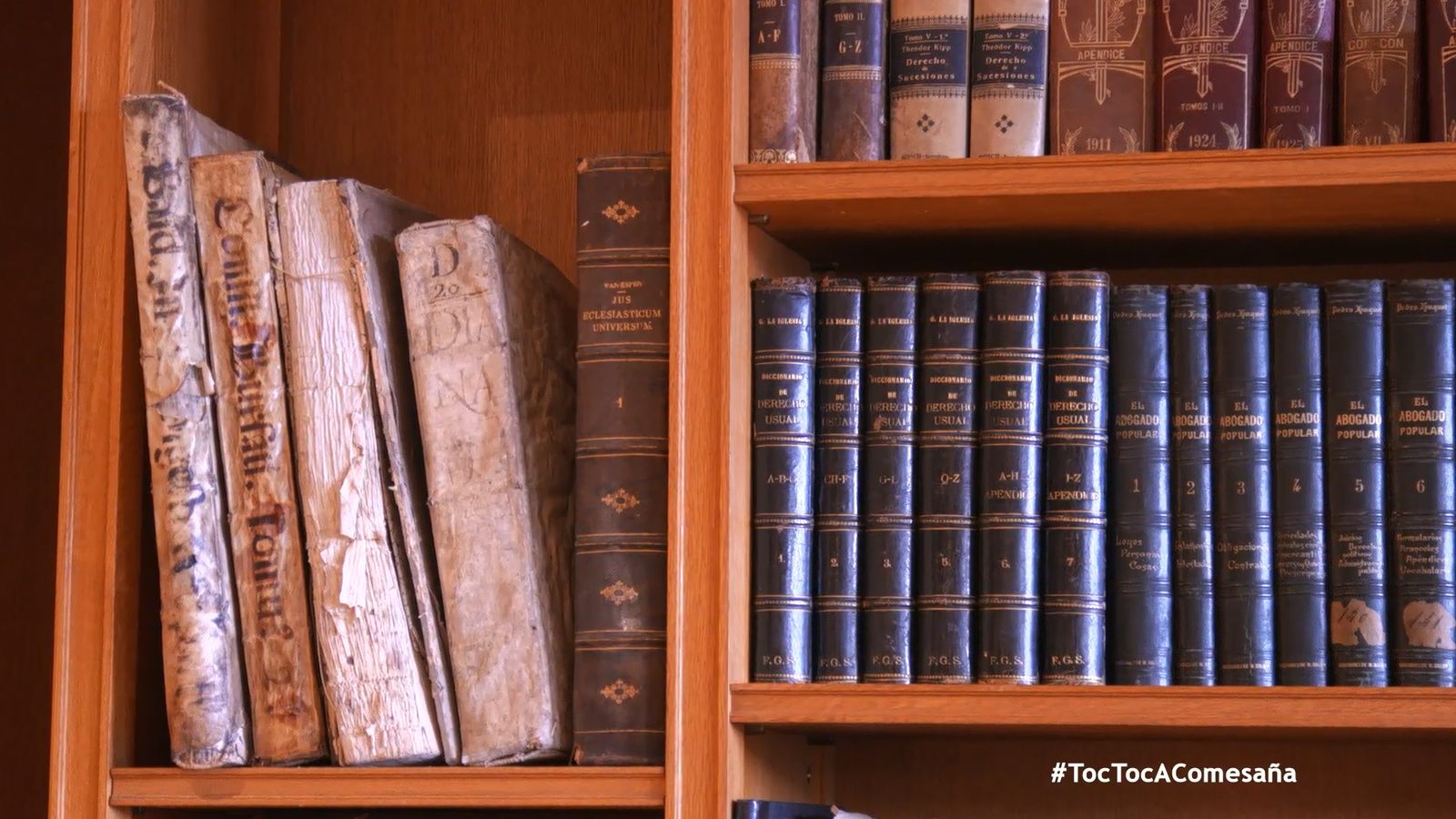 Su biblioteca tiene libros de más de 200 años de antigüedad.