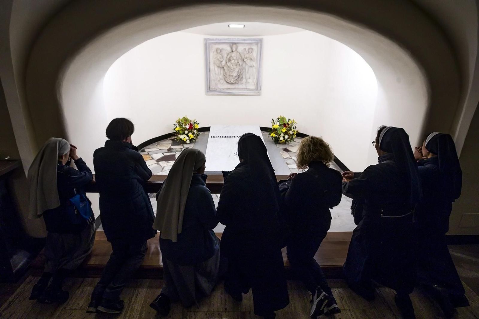 Abre al público la tumba del Papa emérito con la única inscripción en latín: Benedictus PP. XVI
