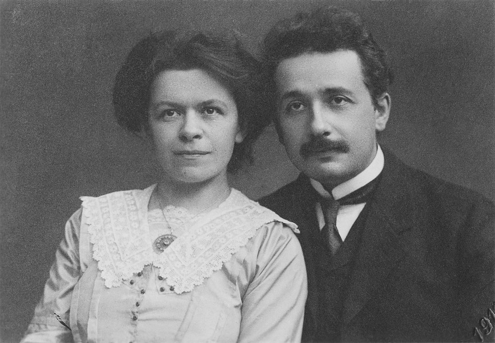 Mileva Maric junto a Albert Einstein