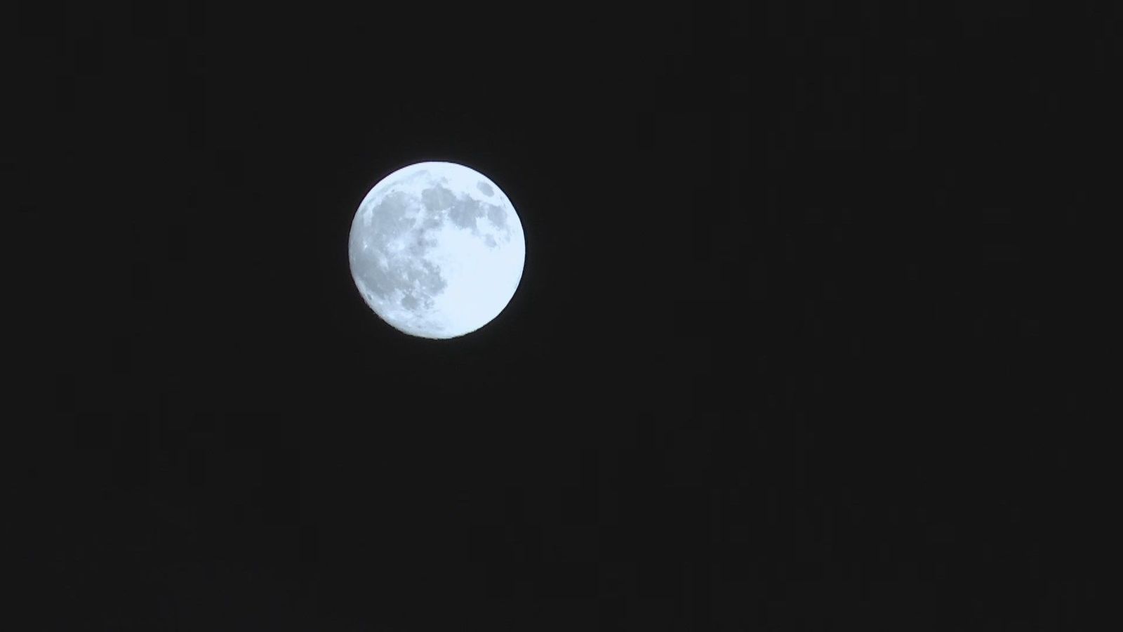 El cielo se engalana con la Superluna del Castor