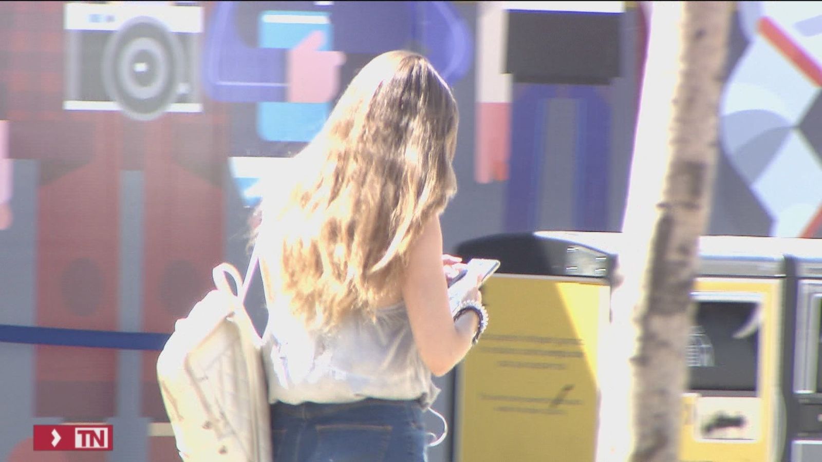 El 61% de los jóvenes duerme con el móvil a mano