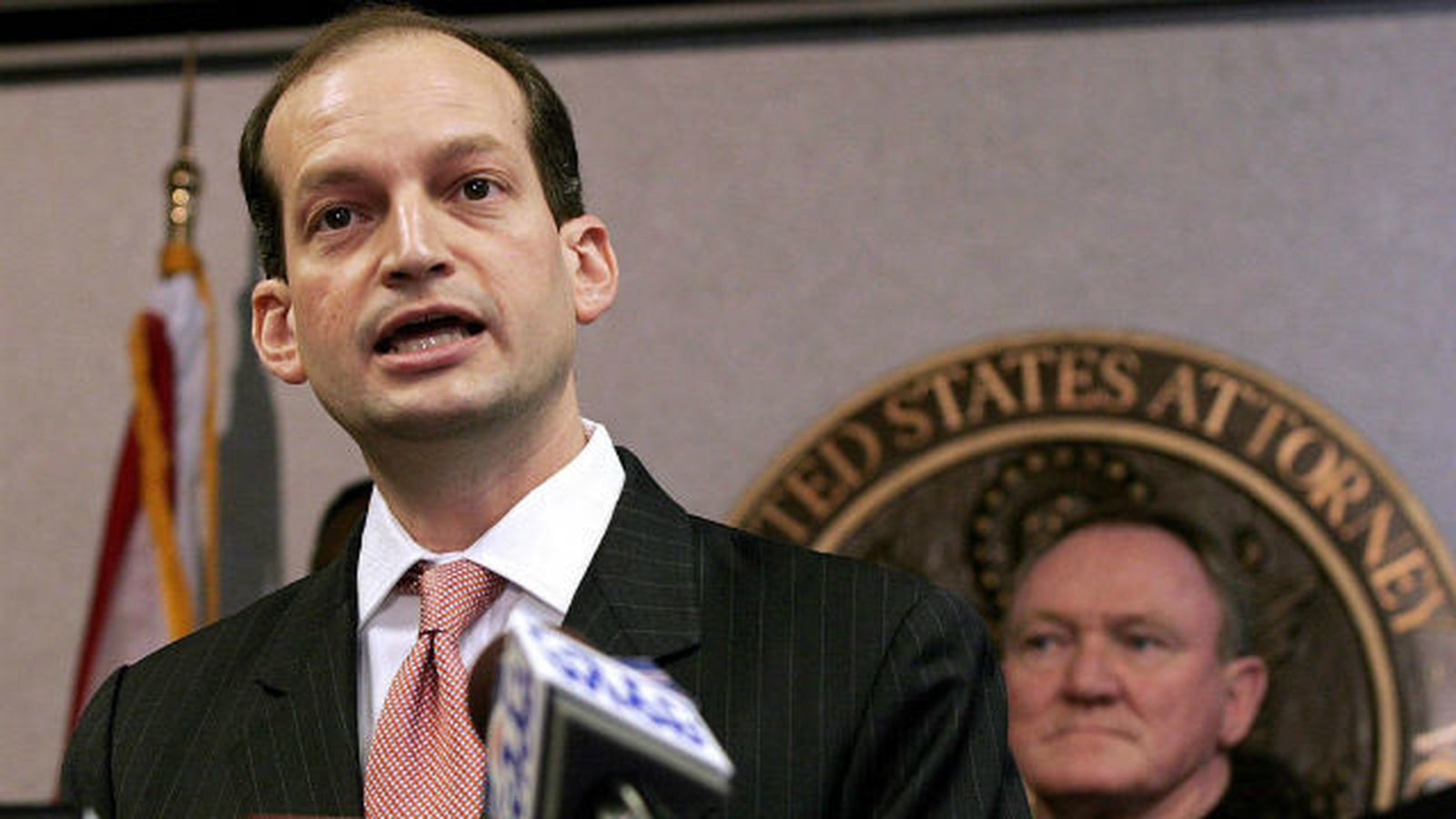 Trump elige al hispano Alexander Acosta para liderar el Departamento de Trabajo