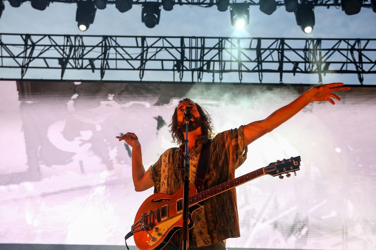 EuropaPress_3864085_vocalista_izal_mikel_izal_ofrece_concierto_festival_rio_babel_estadio_wanda