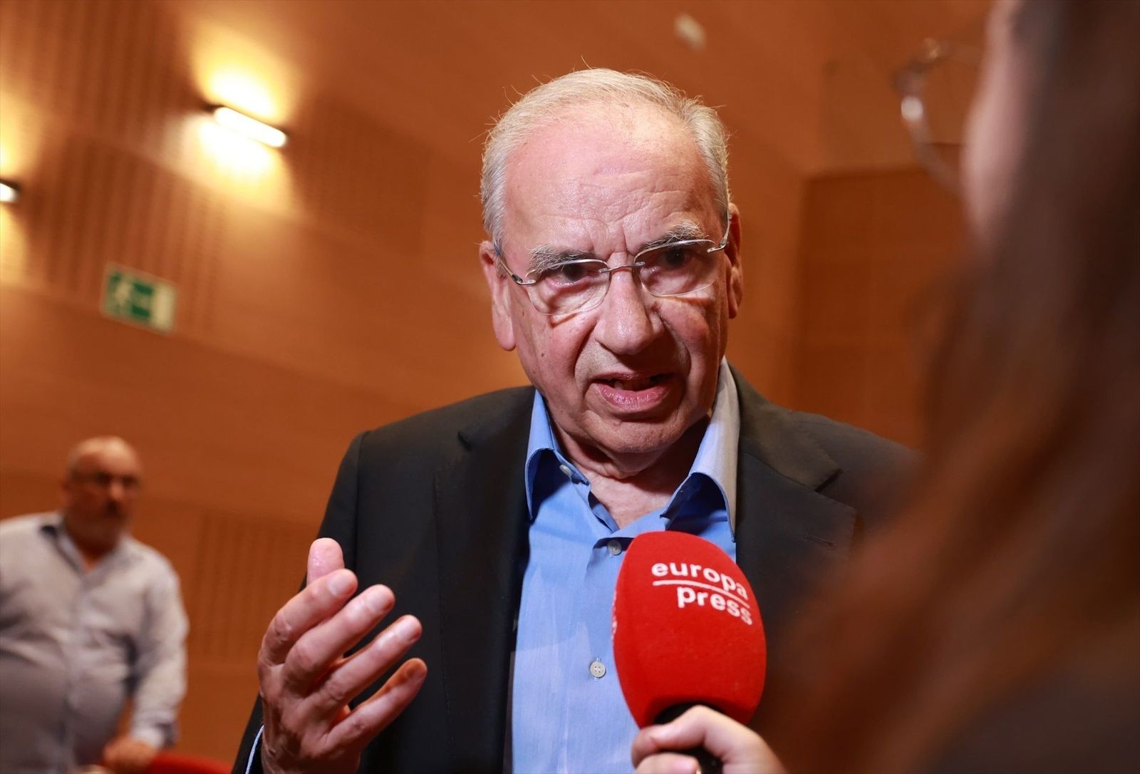 Alfonso Guerra cree que la situación política de España "está llamando" a que se convoquen elecciones