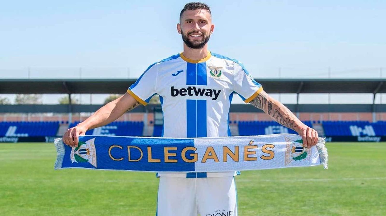 El Leganés presenta a Borja Baston