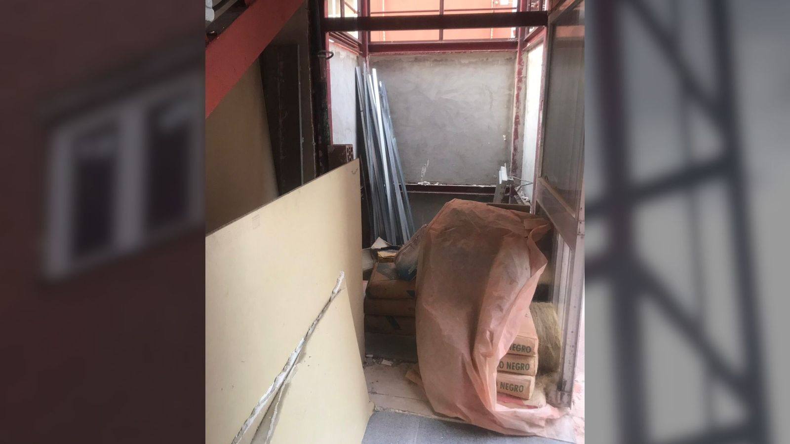 Miles de euros y tres años con la obra inacabada de un ascensor en Hortaleza