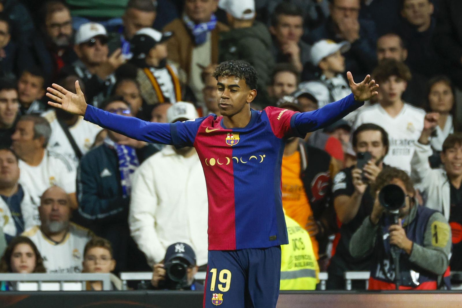 Insultos a Lamine Yamal en el Bernabéu