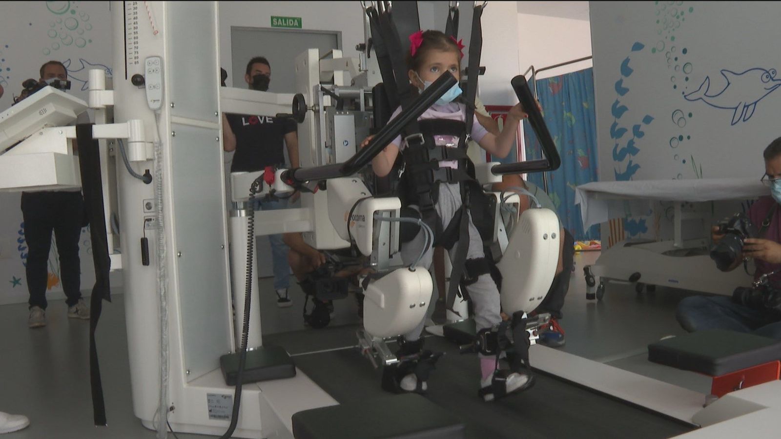 Un exoesqueleto robótico para ayudar a Valeria y otros niños en su rehabilitación