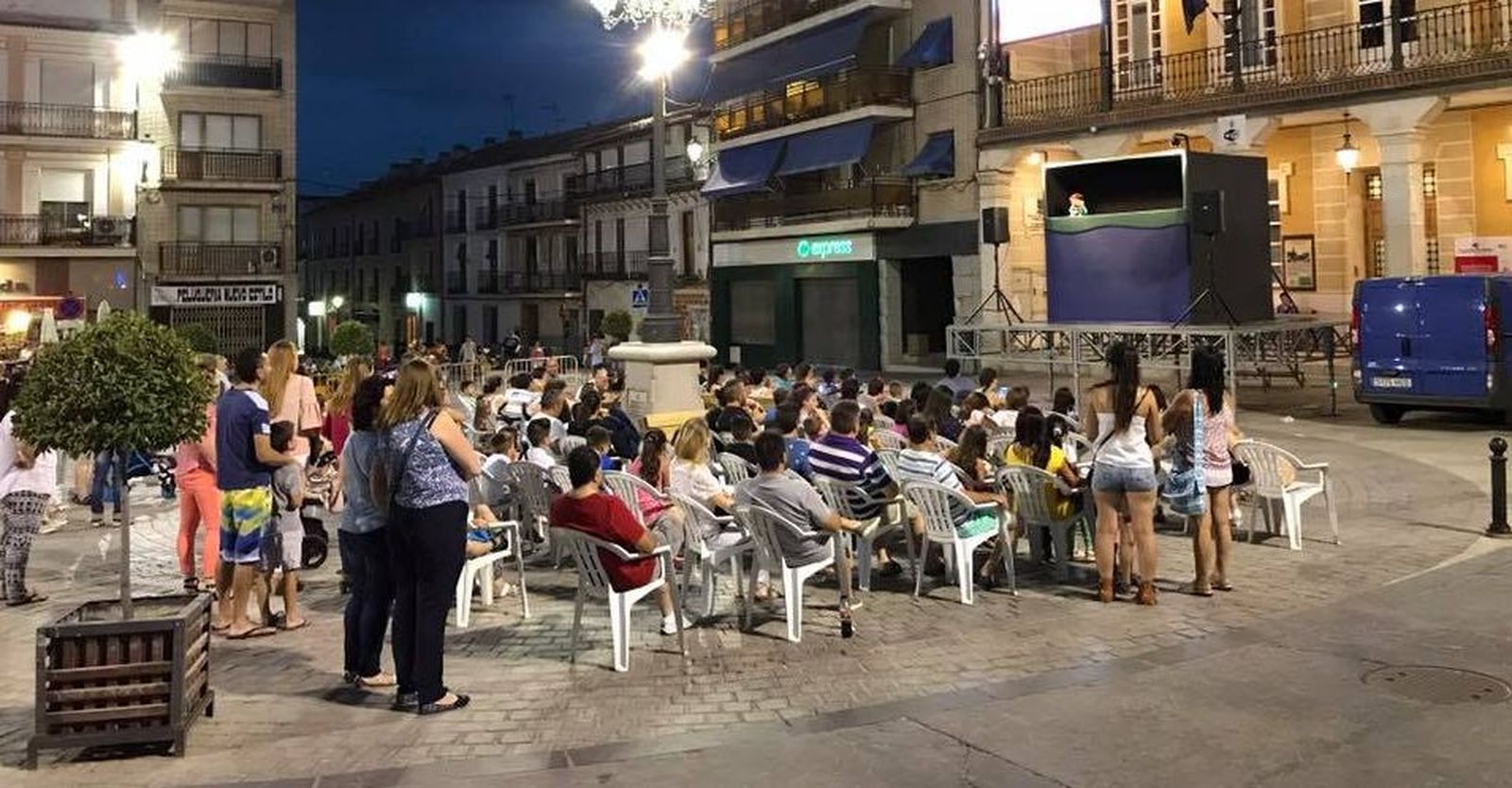 Actividad nocturna en la Plaza Mayor de Morata de Tajuña