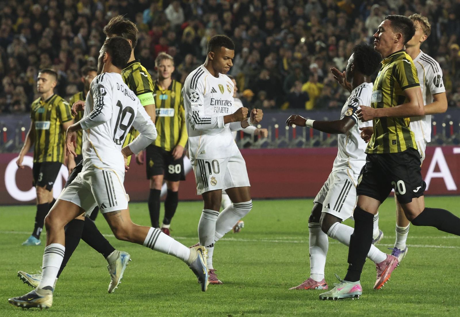 Mbappé ante el Kairat