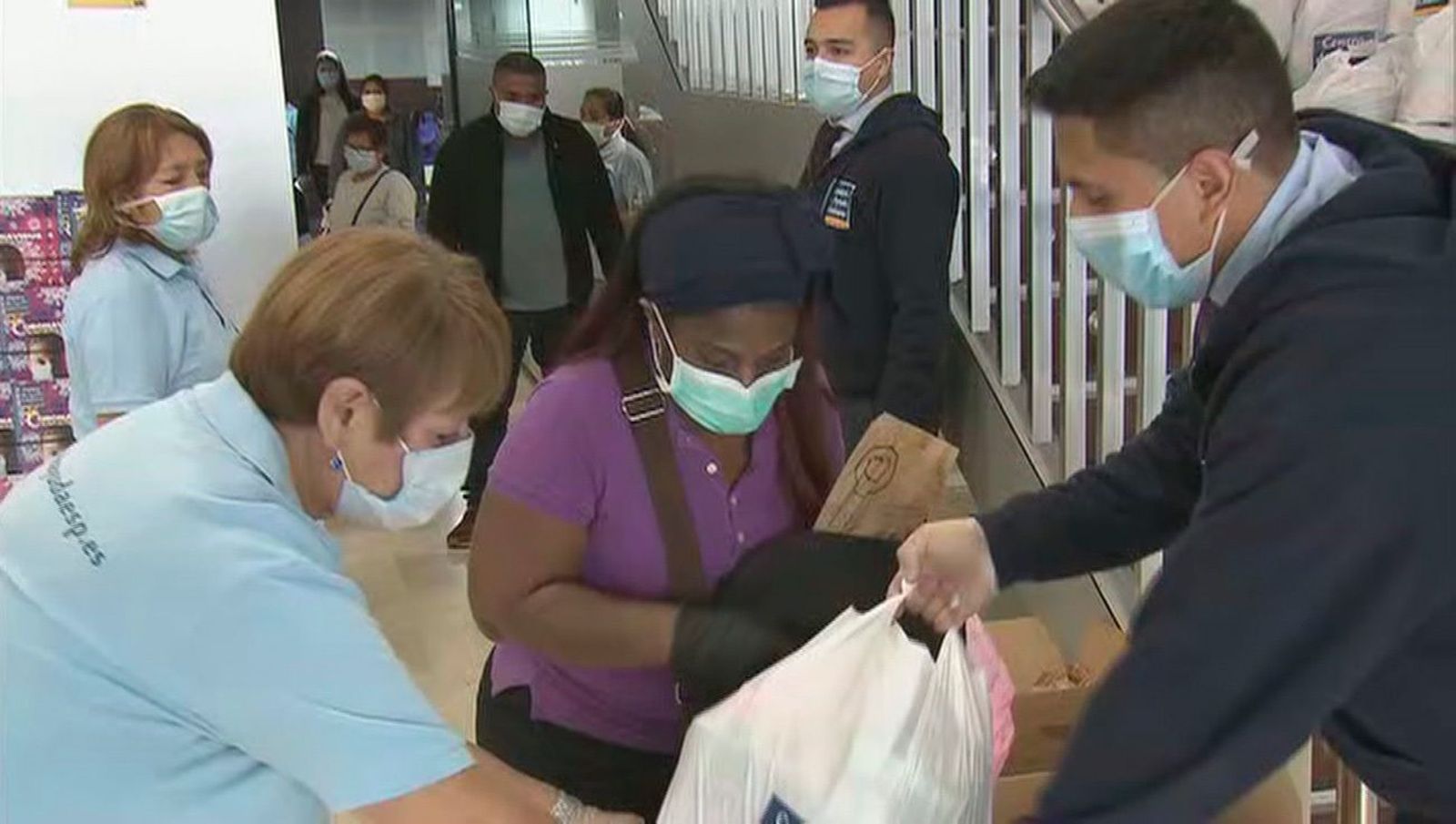 Hasta 22.000 madrileños recurren por primera vez a los servicios sociales porque no tienen para comer